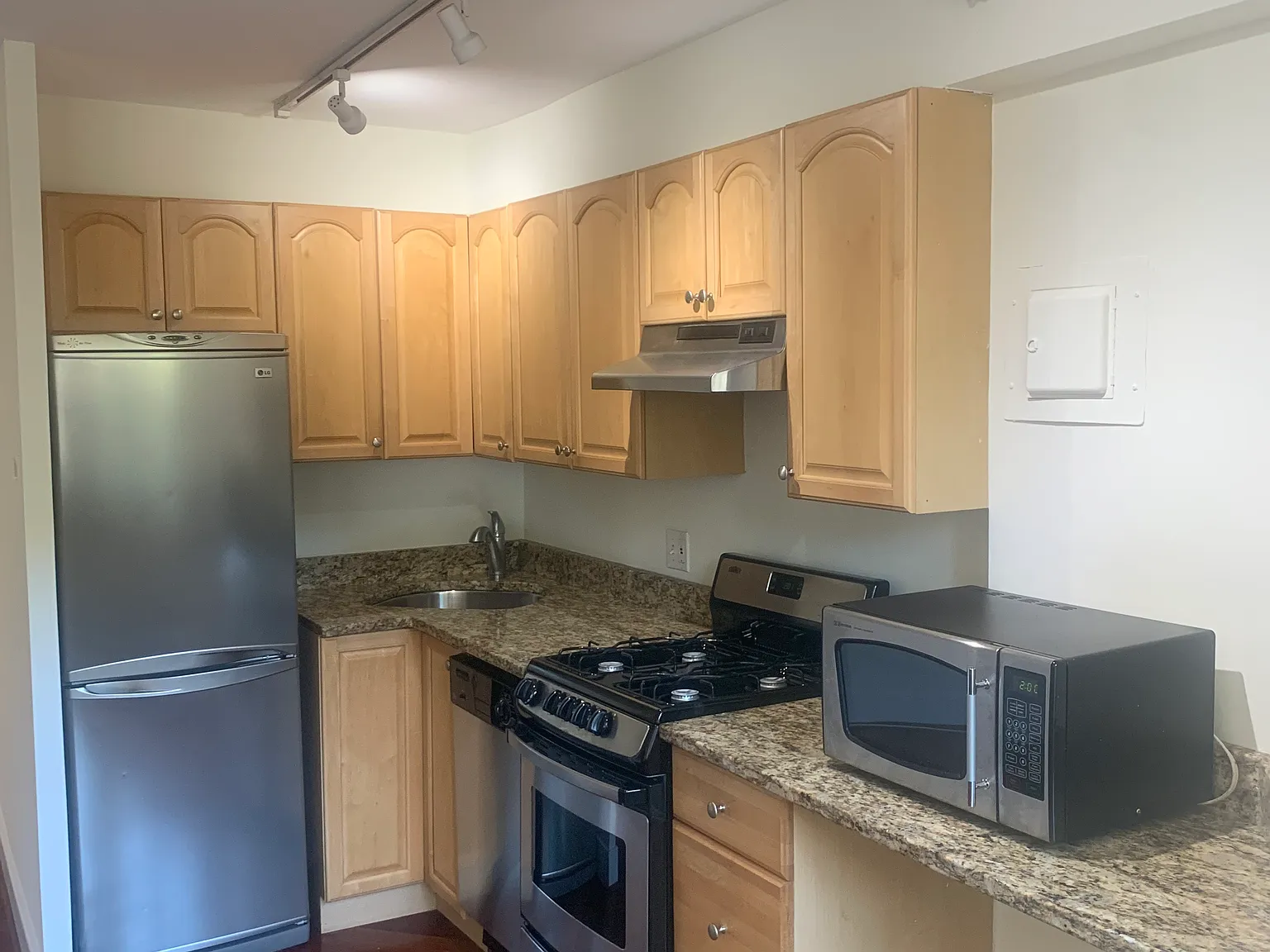 1801 Clydesdale Pl NW — Photo 2