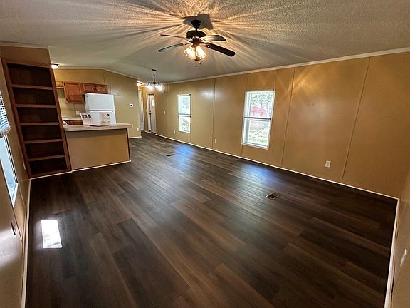 3rd image of 323 Blunt Ct