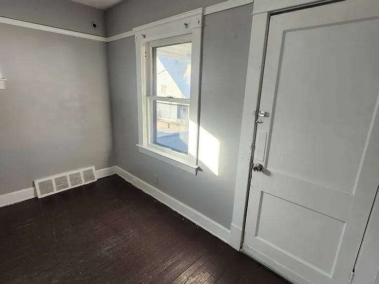 11702 Honeydale Ave — Photo 35