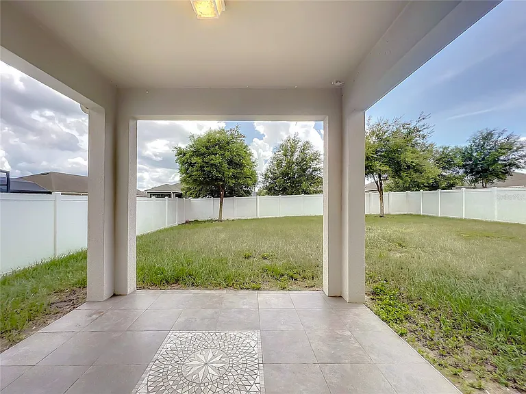 2572 Limerick Cir — Photo 18