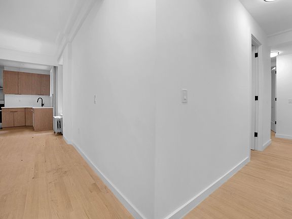 4th image of 740 W End Ave APT 43