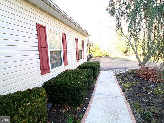 4th image of 107 Huntington Dr