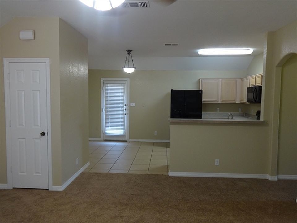 2nd image of 705 Stribling Cir #00