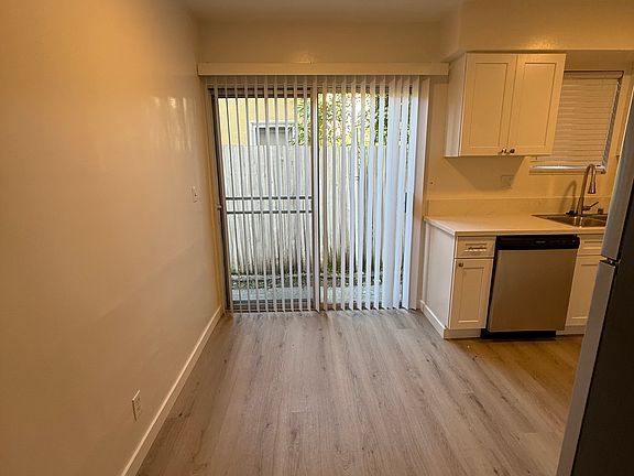 3rd image of 1038 10th St APT 3