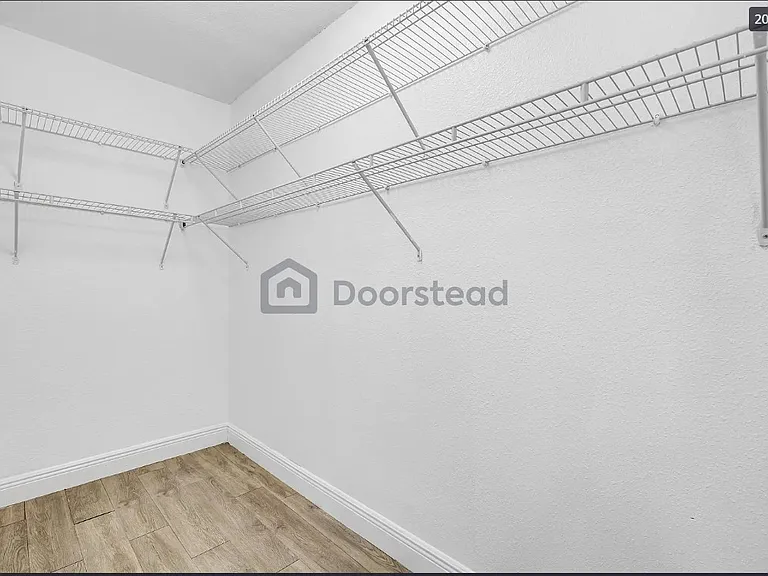 921 Penfield St #B — Photo 12