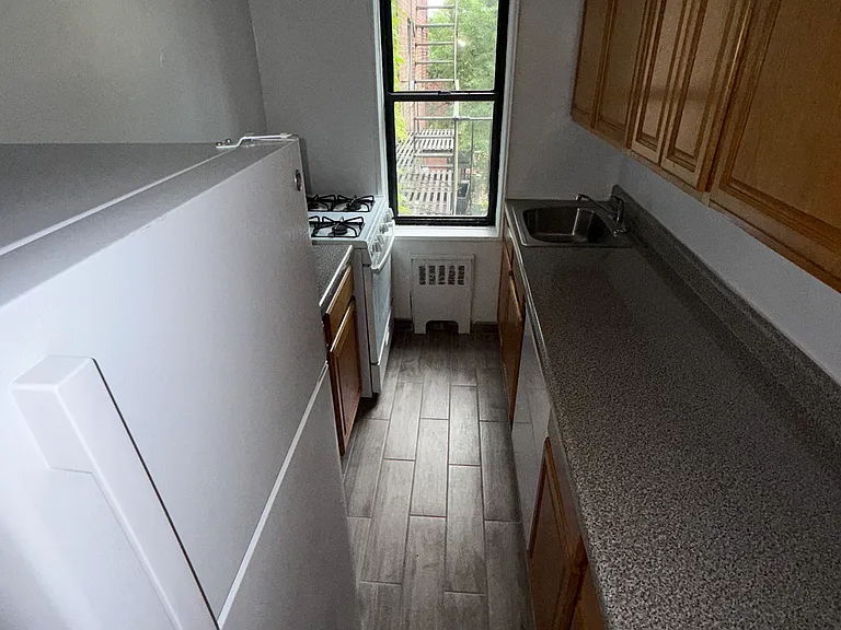 84th Dr — Photo 3