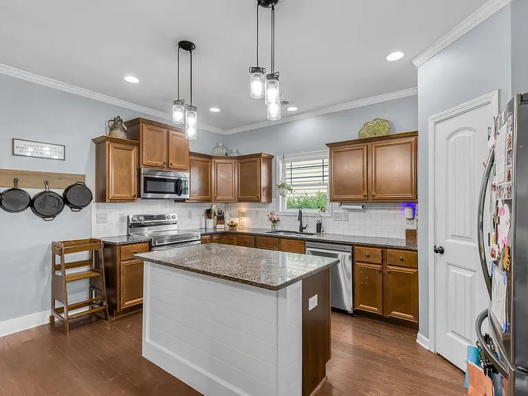 324 Frontier Cir — Photo 29