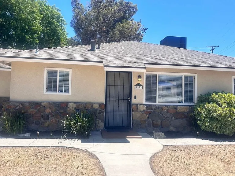 Debonaire Dr — Photo 1