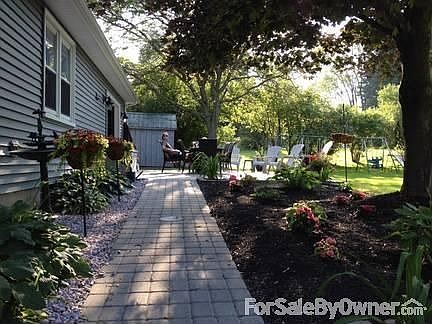 3rd image of 31 Summerdale Dr