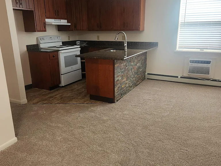 400 Broad St #4 — Photo 10