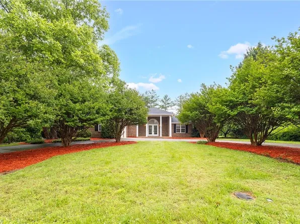 7060 Orchard Path Dr, Clemmons, NC 27012