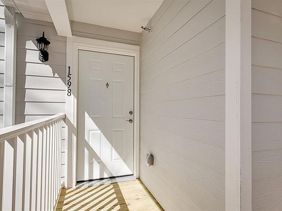 3rd image of 1598 Alexandria Ct SE