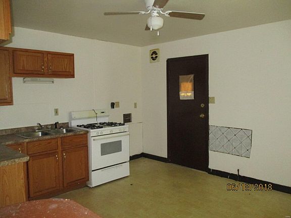 3rd image of 526 Saint James Dr