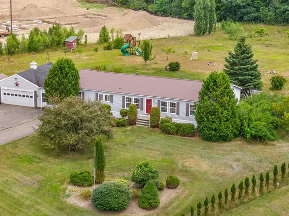 4 Chestnut Lane, Levant, ME 04456