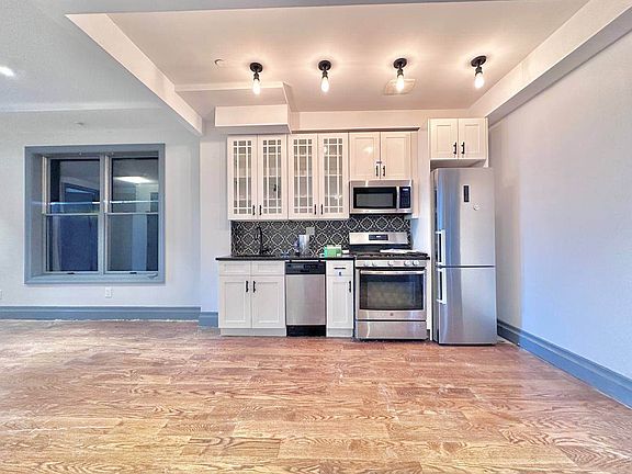 4th image of 264 Sullivan Pl #6D