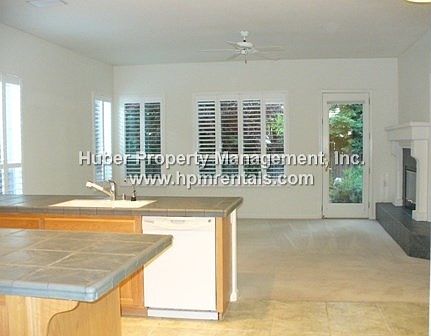 3rd image of 1063 Southridge Dr