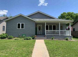 823 N 3rd St, Guttenberg, IA 52052