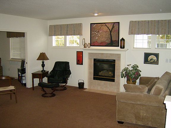 3rd image of 4819 SE Stratford Ln