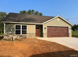 831 Bell Dr, Farmington, MO 63640