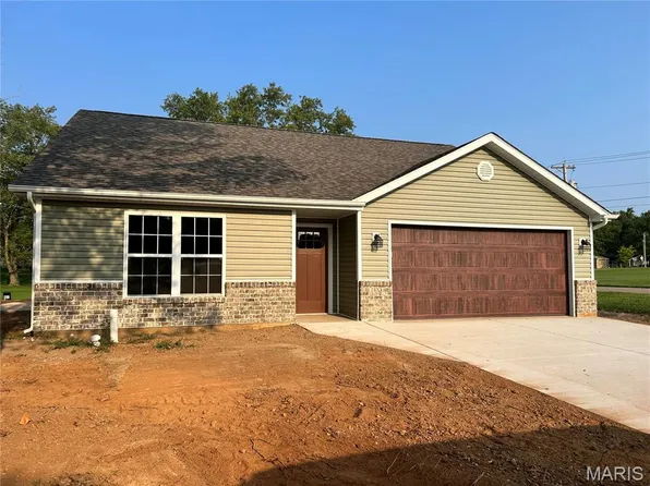 831 Bell Dr, Farmington, MO 63640