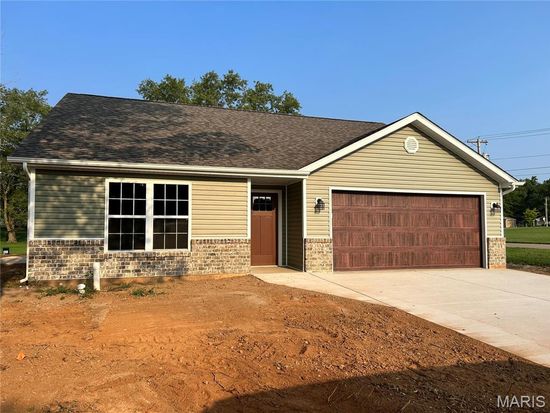 831 Bell Dr, Farmington, MO 63640