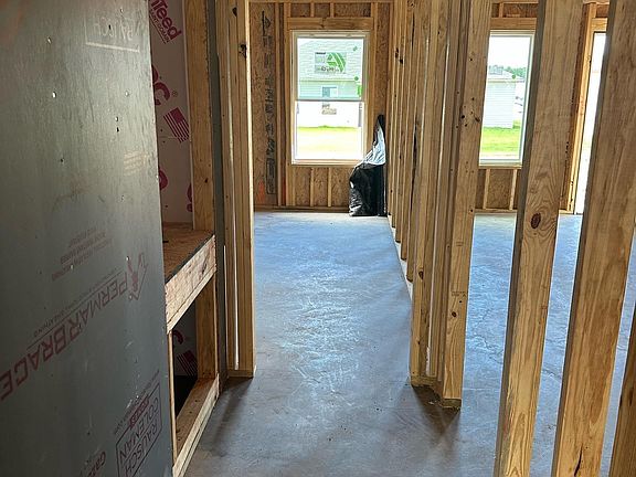 3rd image of 1367 Meadows Dr