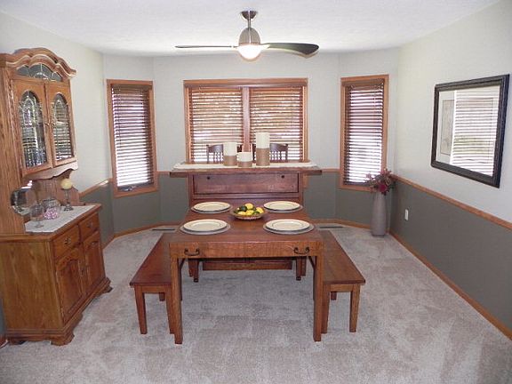 3rd image of 4027 Palace Dr