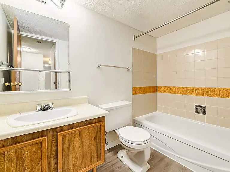 4503 45th Ave #202 — Photo 7