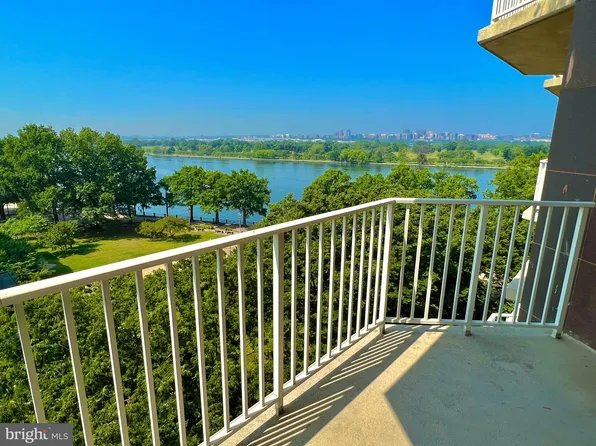 530 N St NW APT S807, Washington, DC 20024