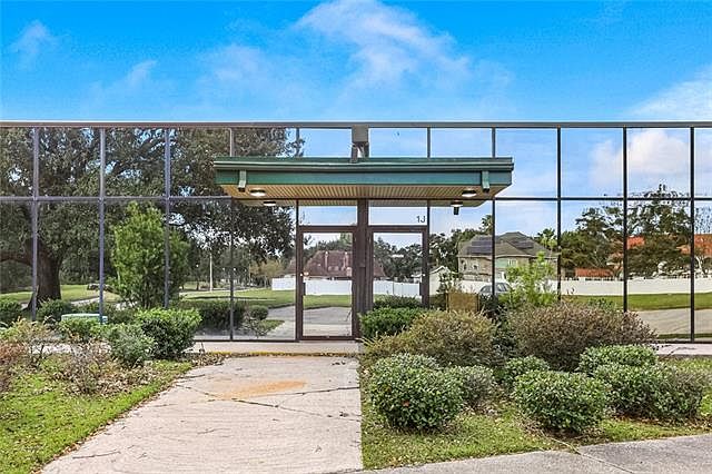 1st image of 10555 Lake Forest Blvd #1J