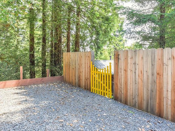 3rd image of 45681 Pacific Woods Road