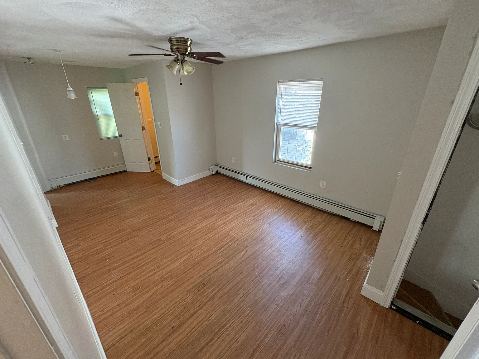 3 bed, 1.5 bath, $4,000 — Photo 2