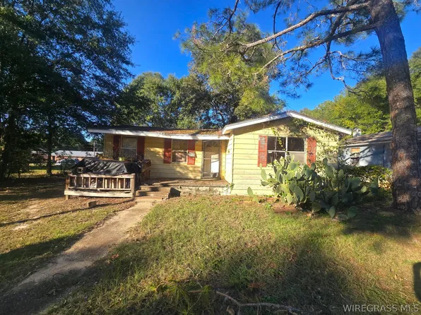 104 Faulk St, New Brockton, AL 36351