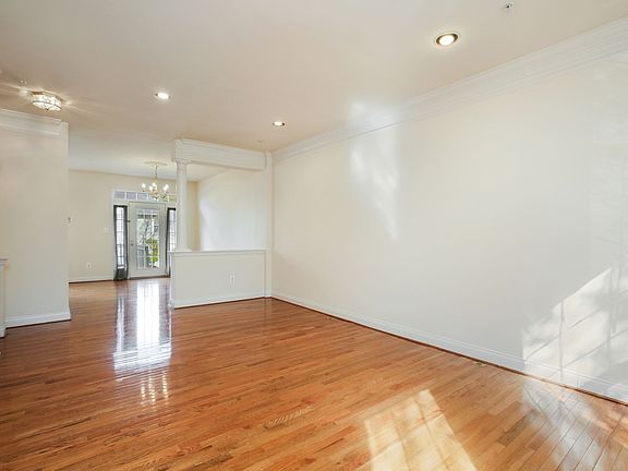 4th image of 207 Garden View Way