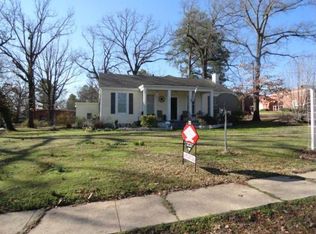 121 W 8th St, Lewisville, AR 71845