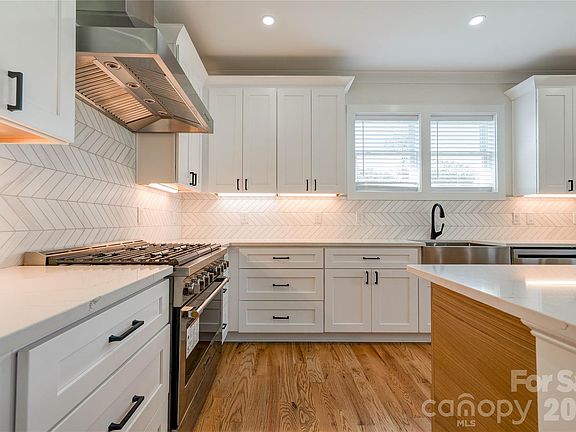 4th image of 157 Sir Gregory Dr