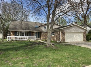 1920 E Peachtree Ln, Arlington Heights, IL 60004