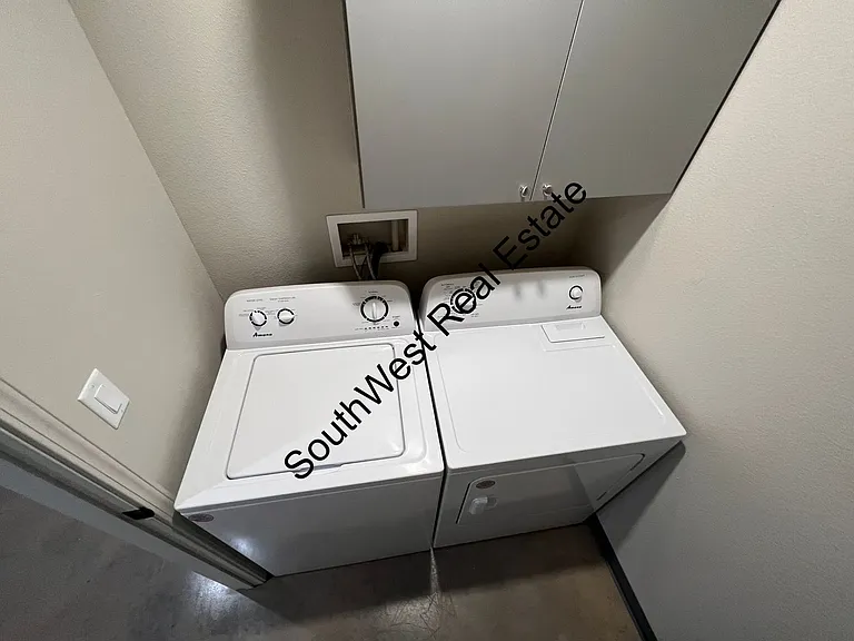 1513 W Llano Estacado — Photo 8