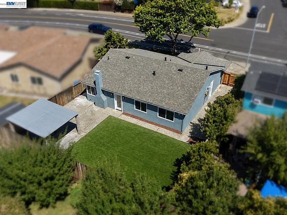 4th image of 3044 San Andreas Dr