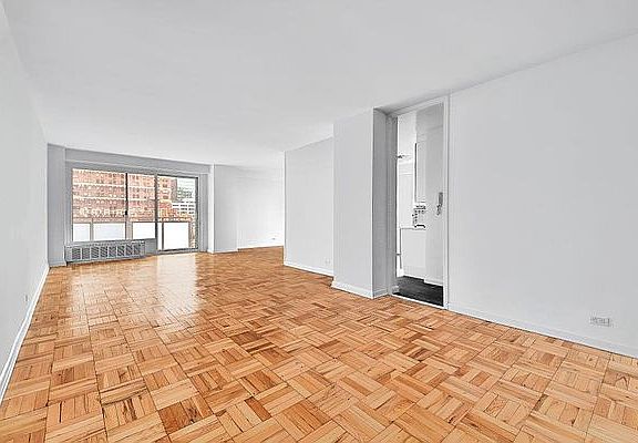 4th image of 300 E 40th St APT 18C