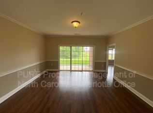 8913 Meadow Vista Rd, Charlotte, NC 28213