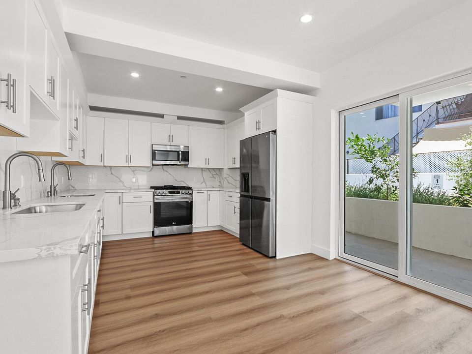 1st image of 834 S Shenandoah St #101