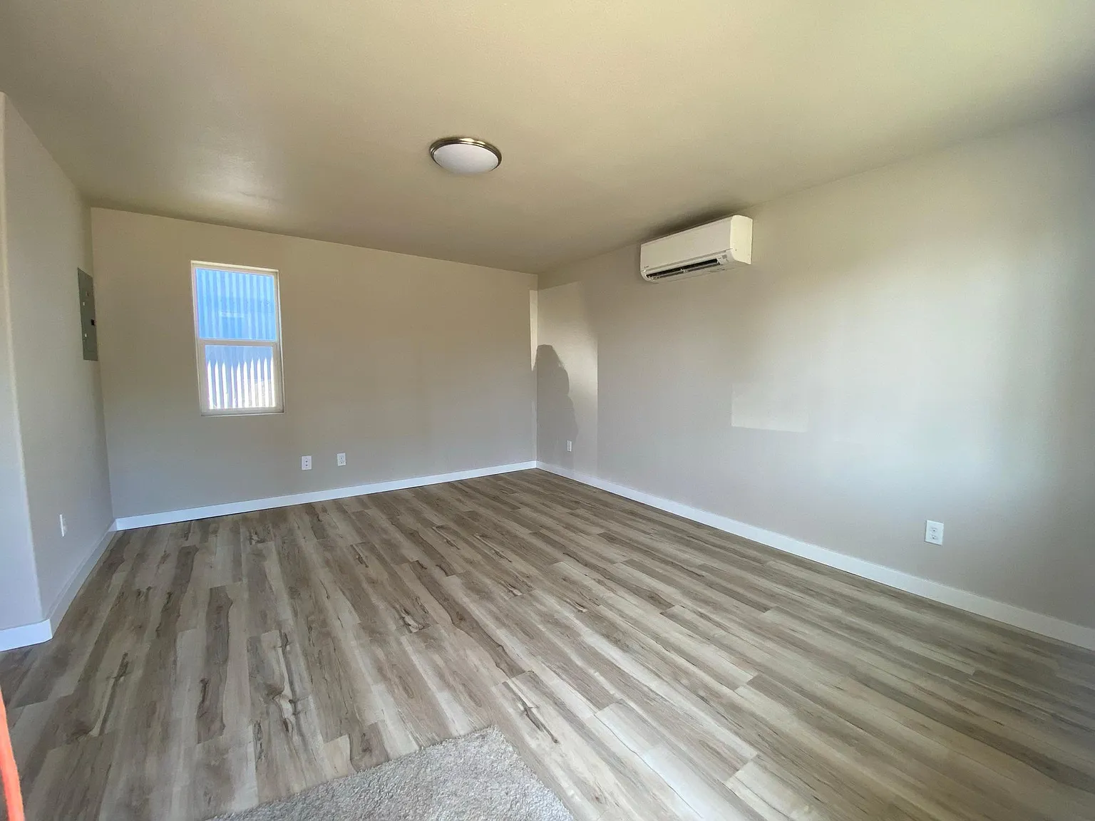 237 E State St — Photo 3