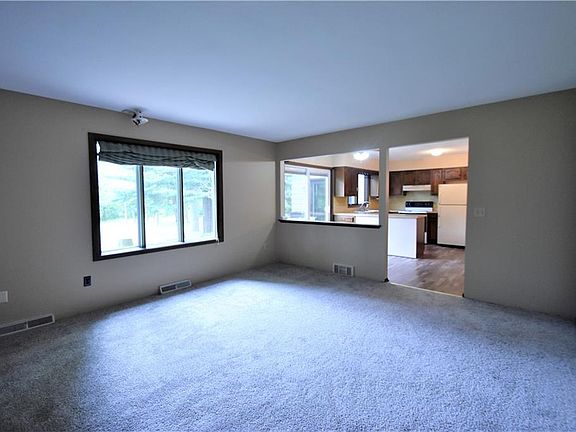 4th image of 192 Hemlock Dr