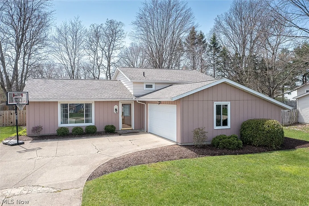 20693 Pineview Cir photo 1