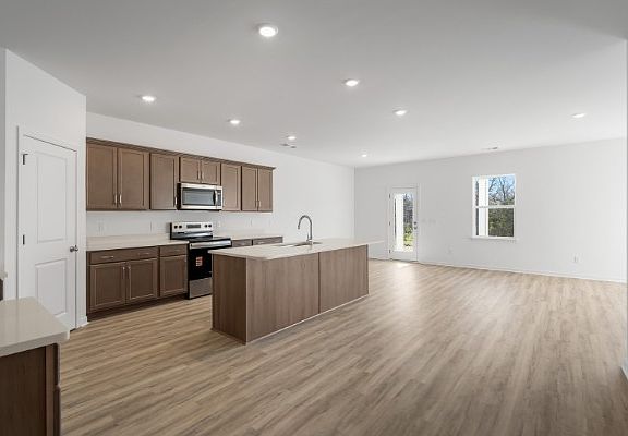 3rd image of 123 Jasper Way