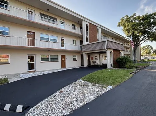5880 38th Ave N APT 206, Saint Petersburg, FL 33710