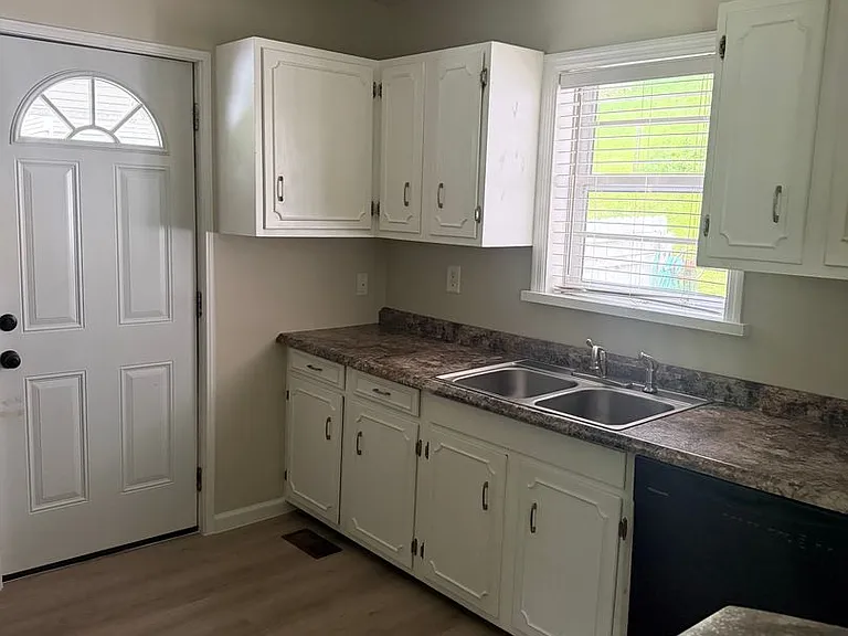 133 Hogan Rd — Photo 4