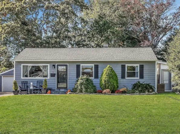 74 Leopold Avenue, West Islip, NY 11795