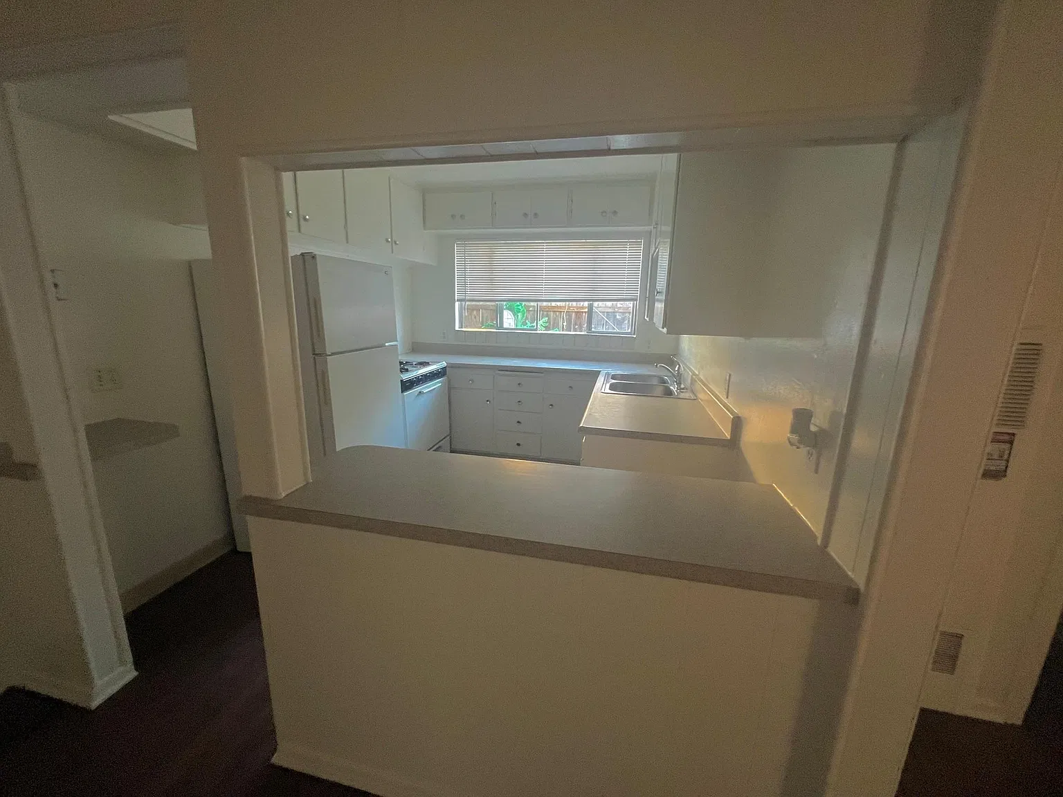 2 bed, 1000 sqft, $2,695 — Photo 2